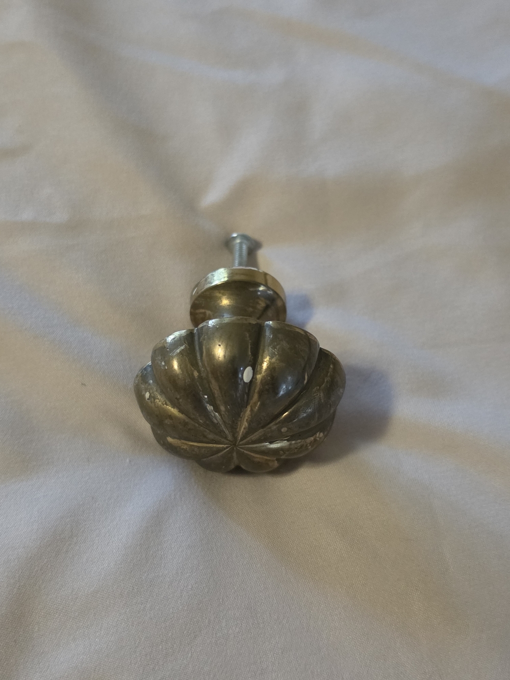 Antique-Style Fluted Metal Cabinet Knob in Aged Brass Set of 8